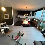 10th Floor Penthouse In The Heart Of