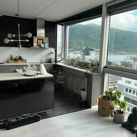 10th Floor Penthouse In The Heart Of *