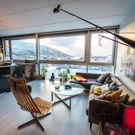 10th Floor Penthouse In The Heart Of *