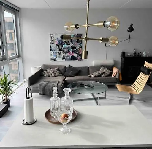 10th Floor Penthouse In The Heart Of *