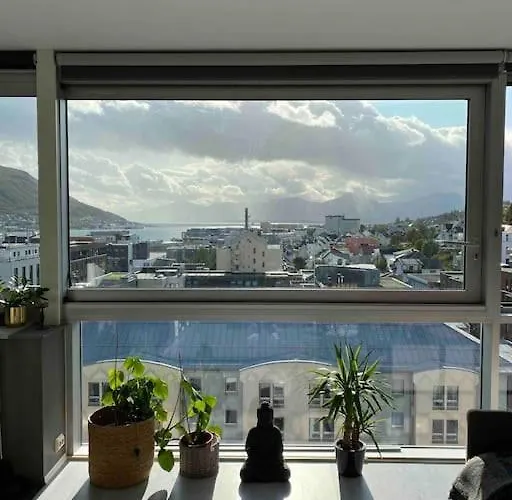 10th Floor Penthouse In The Heart Of *