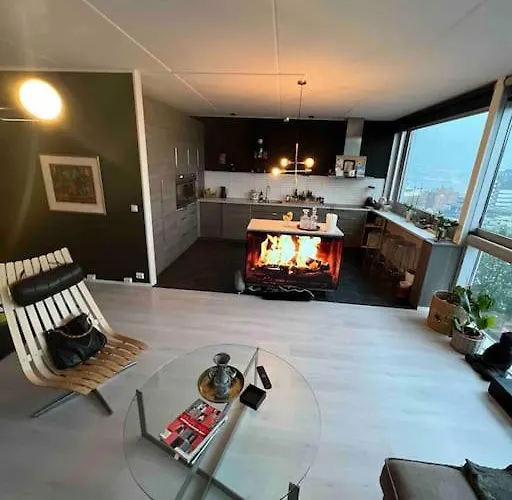 10th Floor Penthouse In The Heart Of