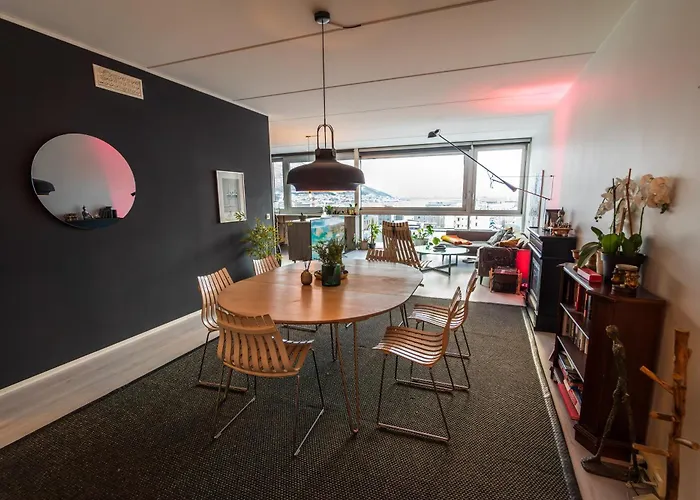 아파트 10th Floor Penthouse In The Heart Of